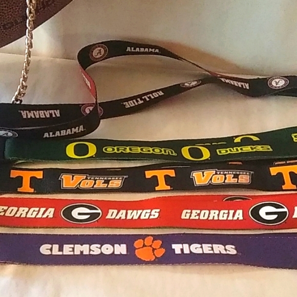 HANDMADE Football Purse (NCAA COLLEGE TEAMS) 🏈 - Picture 6 of 16